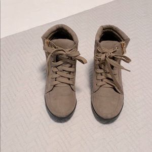 Gently used wedge tennis shoes